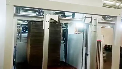 Máquina de corte e vinco com unidade de descarte HF-1450CF