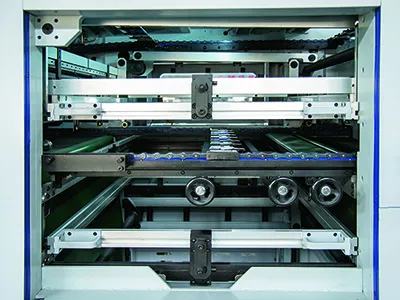 Máquina de corte e vinco plana automática com unidade de descarte (até 450 ton)