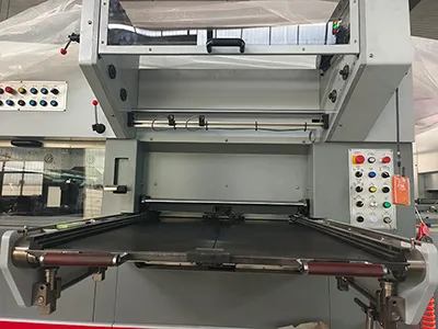 Máquina de corte e vinco plana automática (até 700 ton)
