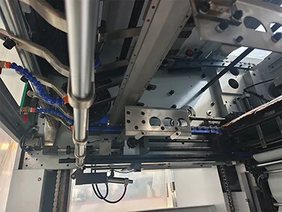 Máquina de corte e vinco plana automática (até 700 ton)