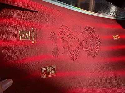 Máquina de corte e vinco plana automática com hot stamping (até 700 ton)