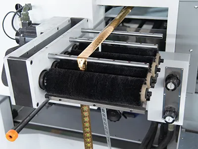 Máquina de corte e vinco plana automática com hot stamping (até 700 ton)